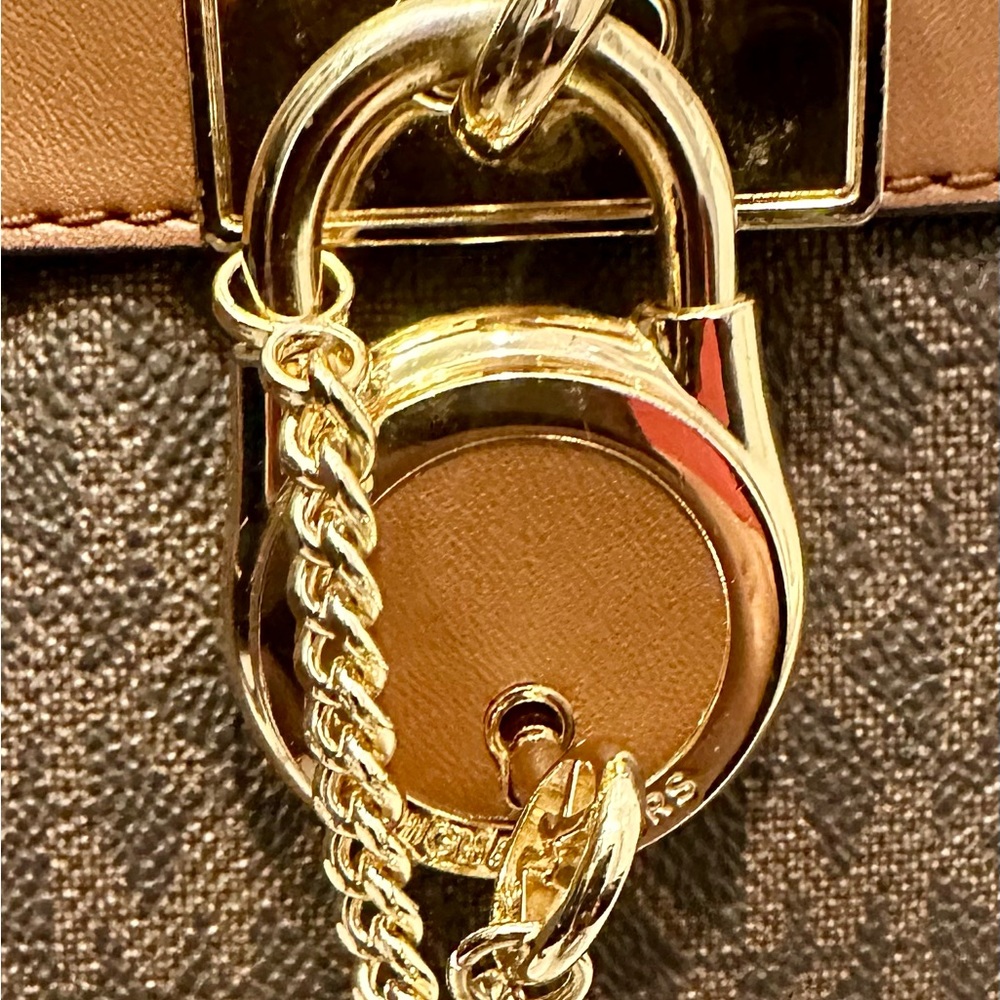 Michael Kors Hamilton Medium Logo Satchel (preloved) - Picture 11 of 14